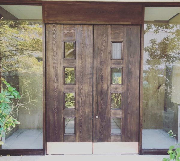 金属樹脂ドアと木製ドアってどっちの方がいいんでしょう？の画像