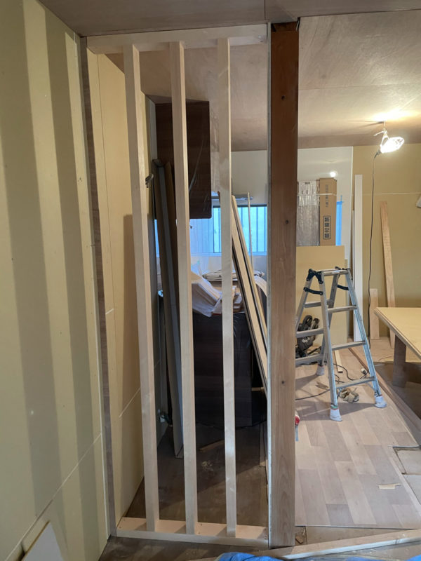 化粧のための筋交いと格子入れの画像