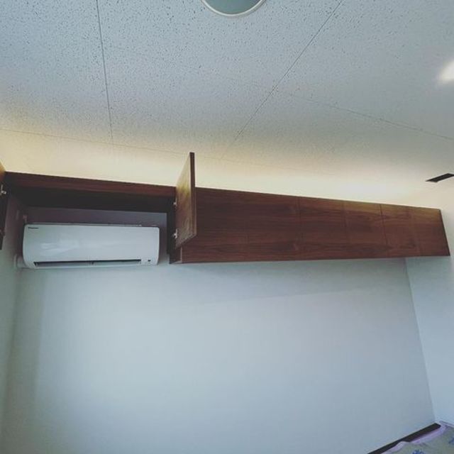 エアコン収納吊戸棚の画像