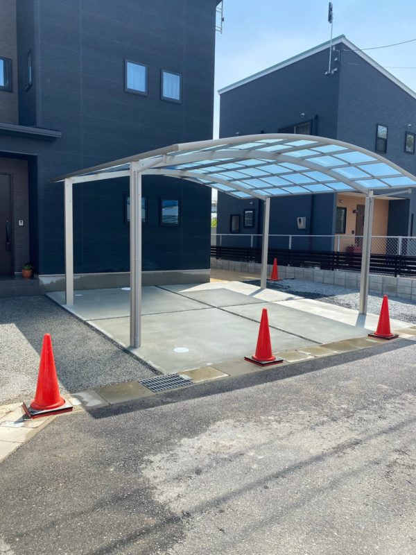 オシャレなカーポートが増えてますの画像